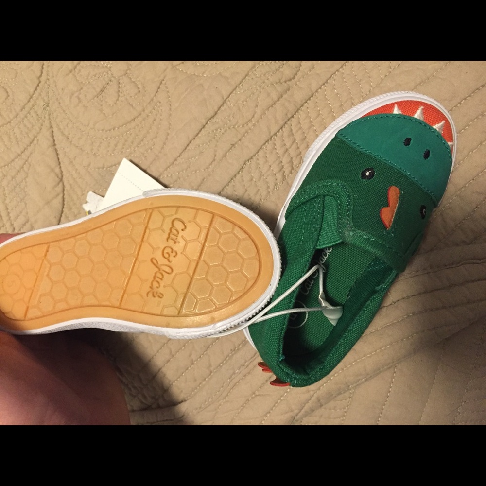 Cat and Jack size 5 baby shoes